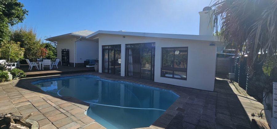 6 Bedroom Property for Sale in Gonubie Eastern Cape